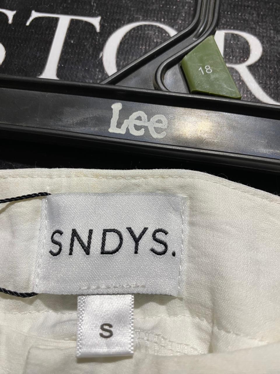 SNDYS |S| BUST 27| B31| OFF-WHITE WIDE-LEG PLEATED PANTS