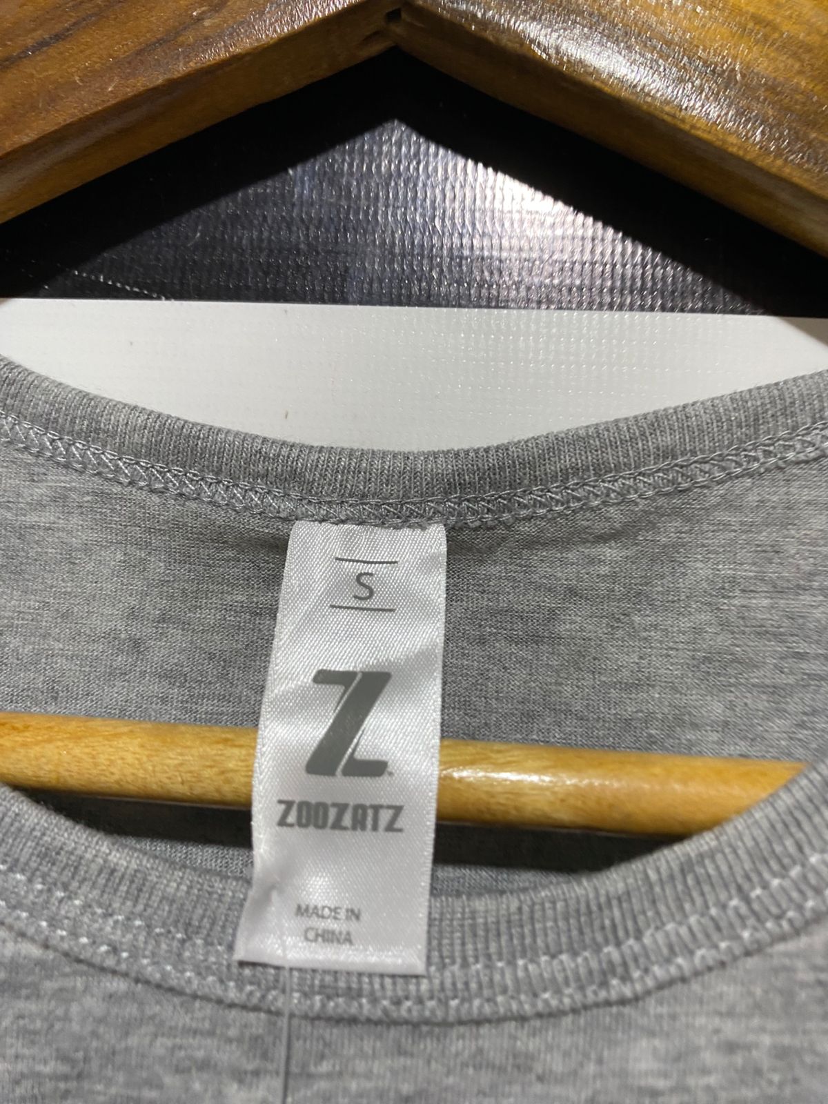 ZOOZATZ |S| BUST 17| B32| GREY CROP TEE WITH GOLD FOIL BLACKHAWKS GRAPHIC