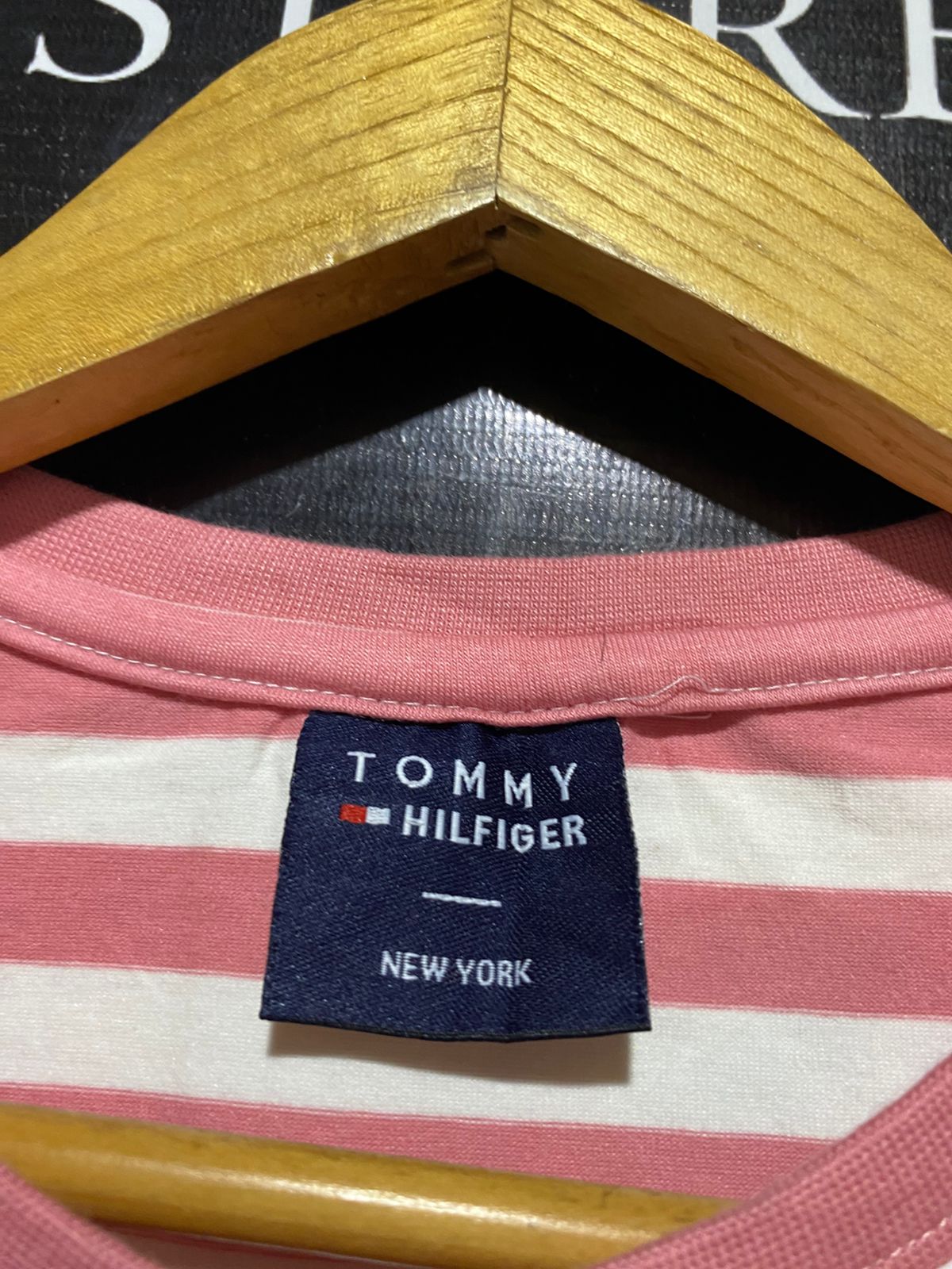 TOMMY HILFIGER |L| BUST 19| B32| DUSTY PINK & WHITE STRIPED EMBROIDERED LOGO TEE