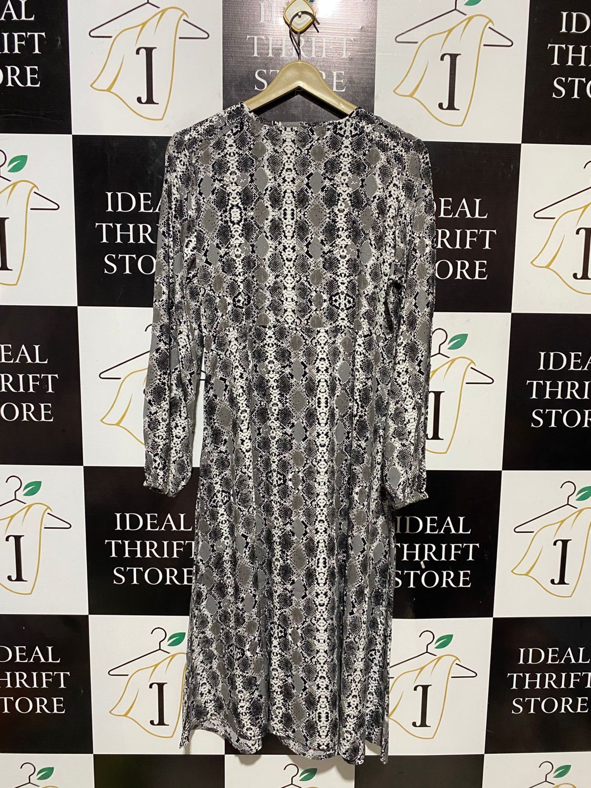 EMERGE |M| BUST 18| B32| MODERN SNAKESKIN PRINT LONG SLEEVE MAXI DRESS