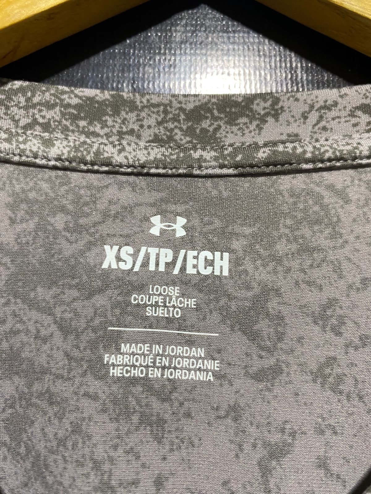 UNDER ARMOUR |XS| BUST FREE| B32| GREY MARBLE PRINT SPORTY T-SHIRT