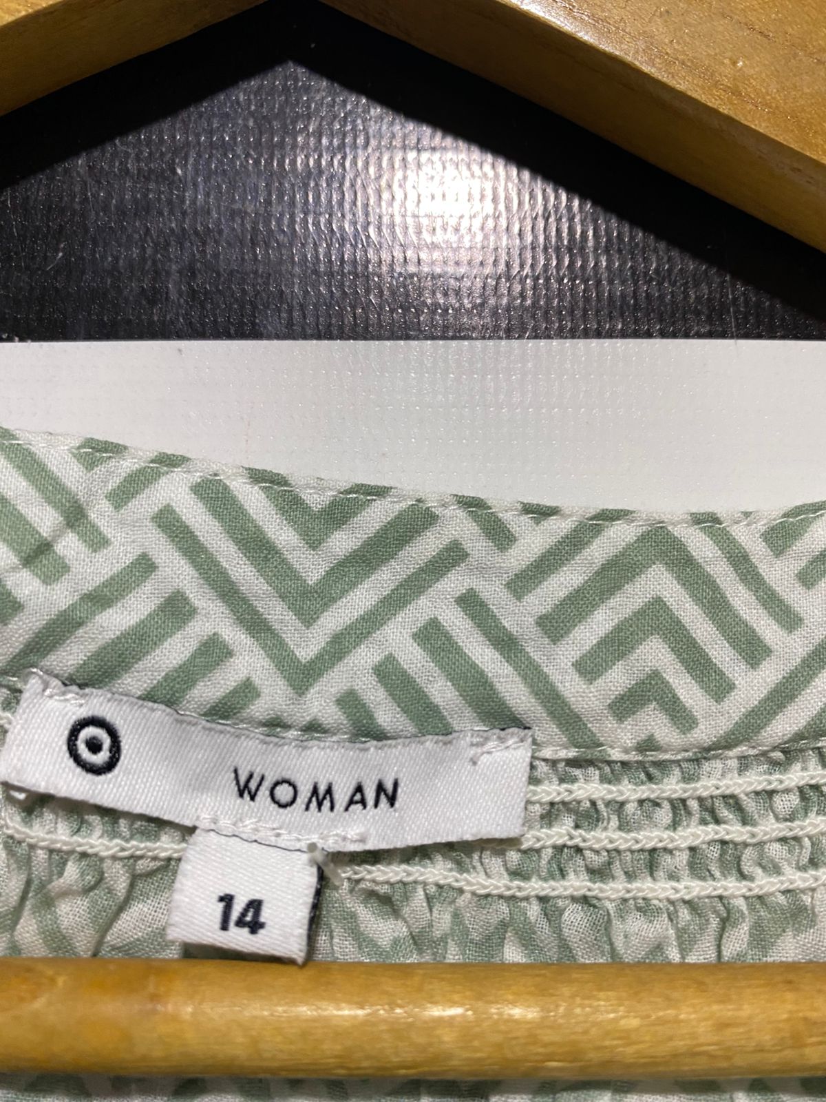 WOMAN ACTIVE |XL| BUST 23| B32| MINT GREEN GEOMETRIC PRINT V-NECK BLOUSE