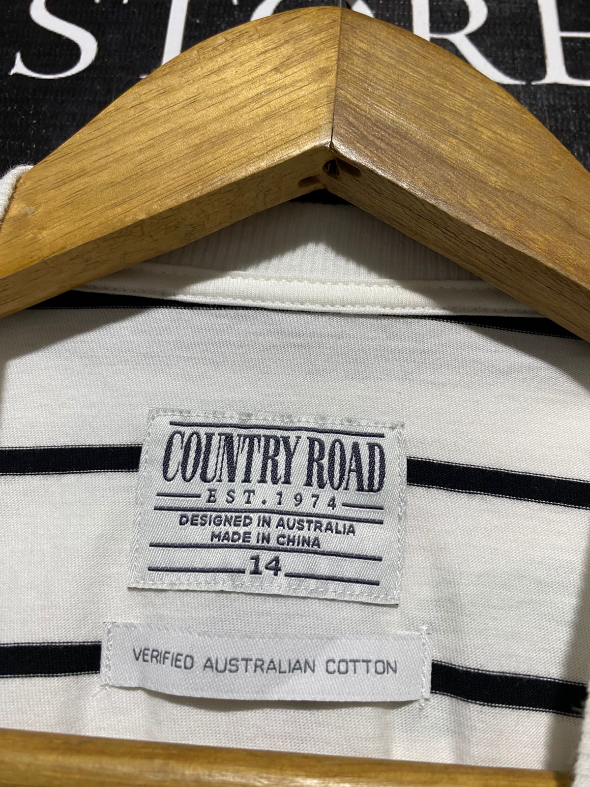 COUNTRY ROAD |M| BUST 17| B32| STRIPED LOGO GRAPHIC SHORT SLEEVE TEE