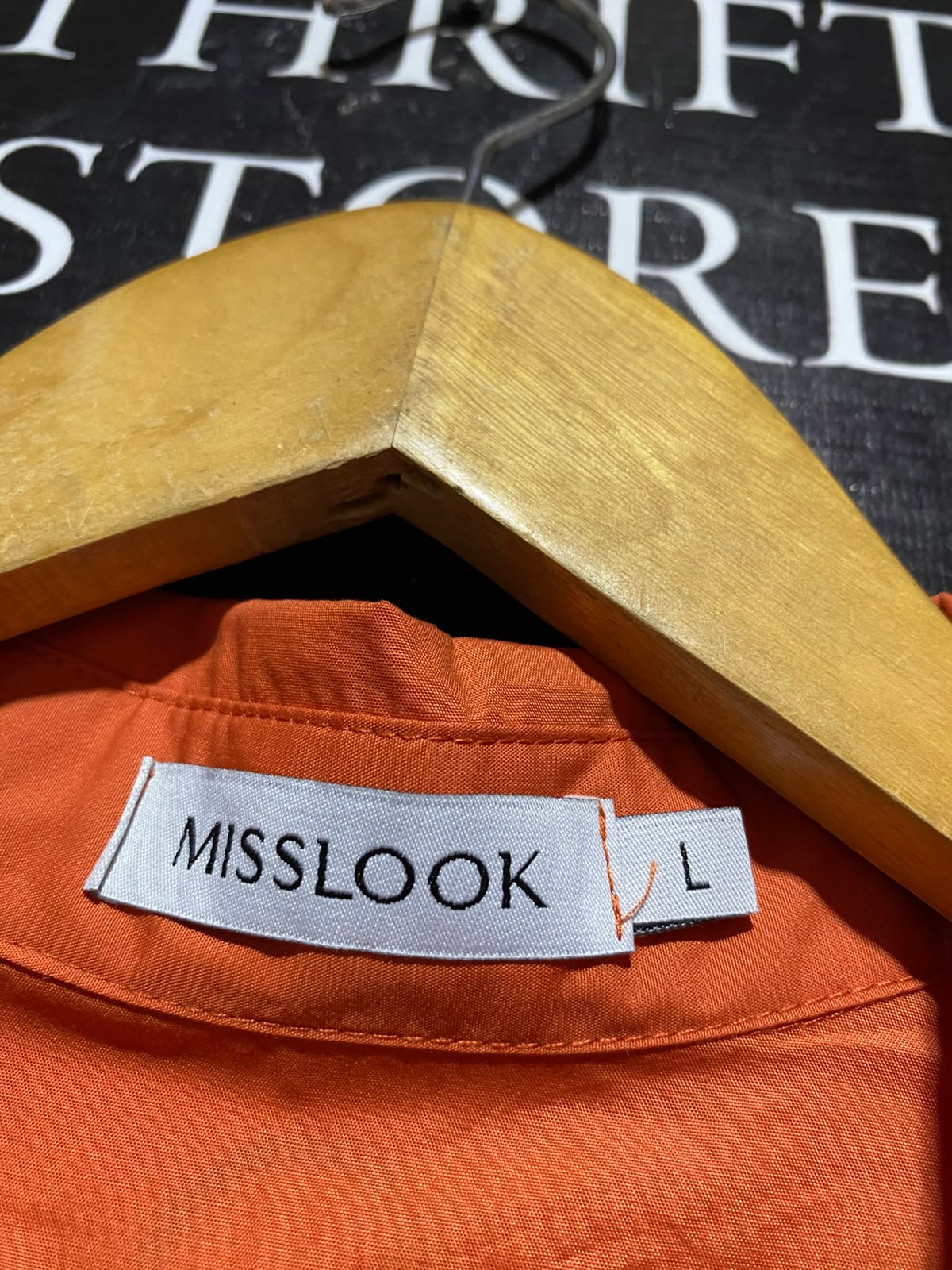 MISSLOOK |L| BUST 21| B33| WOMEN BURNT ORANGE V-NECK COLLARED LONG SLEEVE BUTTONLESS BLOUSE