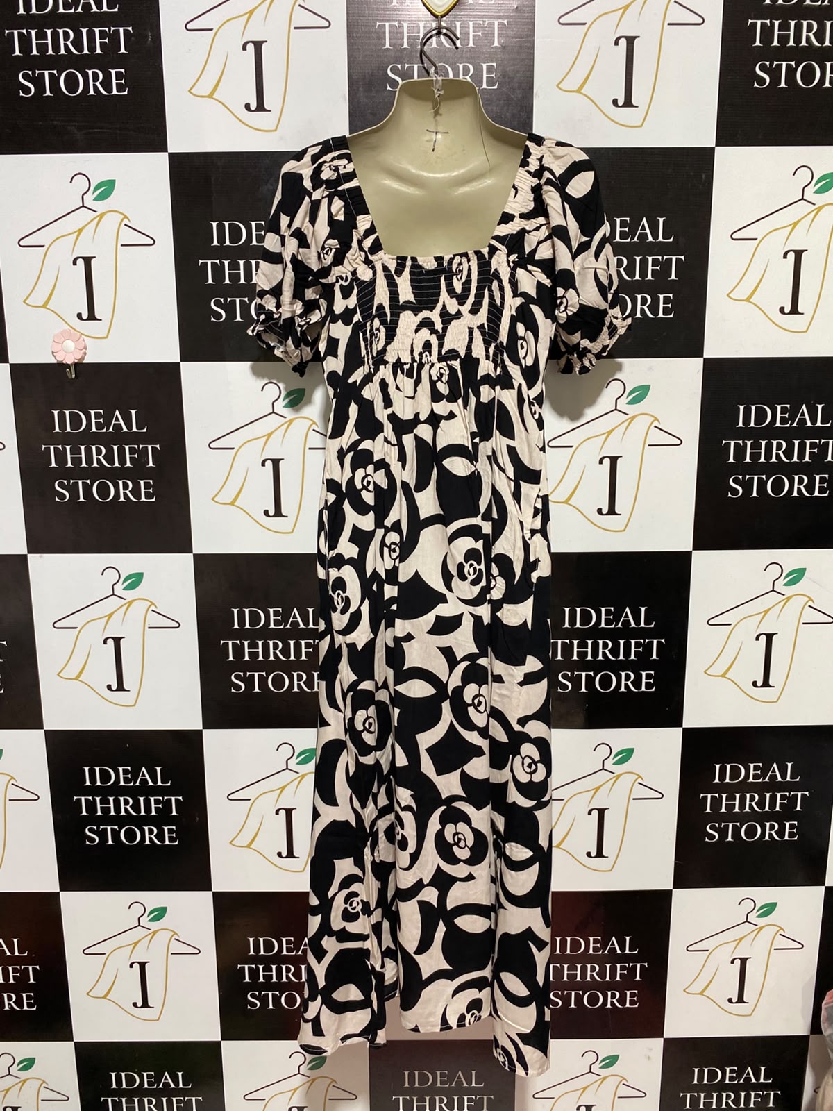 CAROLINE MORGAN |M| BUST 16| B34| ELEGANT BLACK AND WHITE FLORAL PRINT MAXI DRESS WITH PUFF SLEEVES AND FRONT TIE DETAIL
