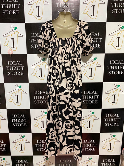 CAROLINE MORGAN |M| BUST 16| B34| ELEGANT BLACK AND WHITE FLORAL PRINT MAXI DRESS WITH PUFF SLEEVES AND FRONT TIE DETAIL
