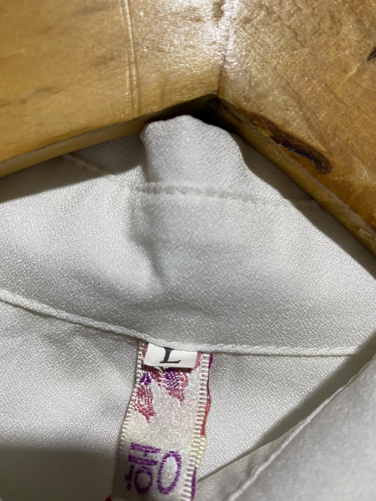 MEIFENG FASHION |L| BUST 17| B34| WHITE BUTTERFLY EMBROIDERED LONG SLEEVE BUTTON-DOWN COLLARED SHIRT