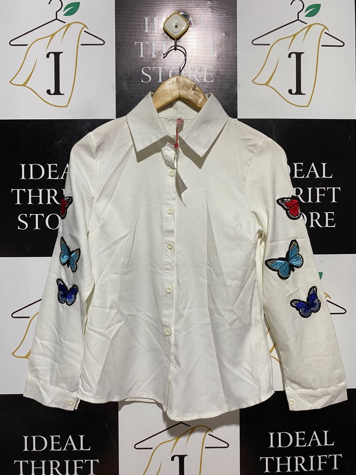 MEIFENG FASHION |L| BUST 17| B34| WHITE BUTTERFLY EMBROIDERED LONG SLEEVE BUTTON-DOWN COLLARED SHIRT