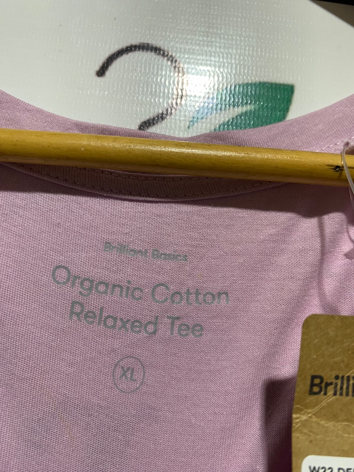 BRILLIANT BASICS |XL| BUST 22| B34| PREMIUM SOLID LILAC V-NECK BASIC TEE