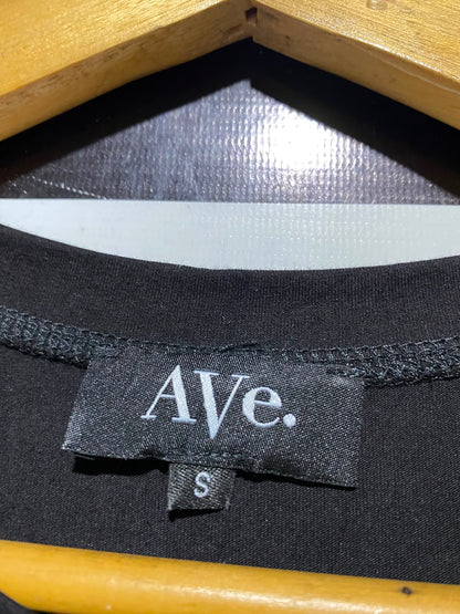 AVE |S| BUST 18| B33| WOMEN'S METALLIC SEQUIN EMBELLISHED GRAPHIC LOGO T-SHIRT – BLACK