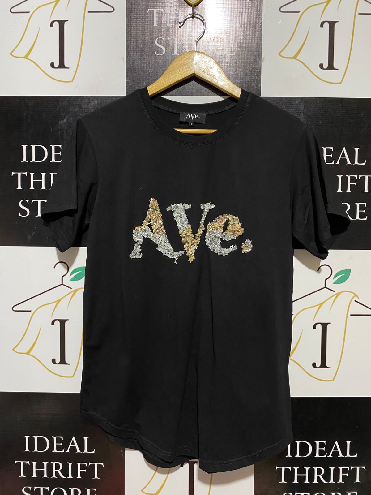 AVE |S| BUST 18| B33| WOMEN'S METALLIC SEQUIN EMBELLISHED GRAPHIC LOGO T-SHIRT – BLACK
