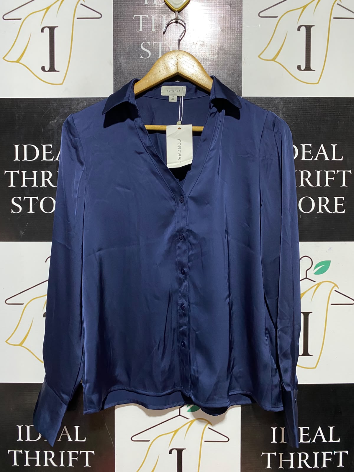 FORCAST |S| BUST 18| B33| WOMEN'S LUXE SATIN LONG SLEEVE BUTTON-UP BLOUSE – NAVY BLUE