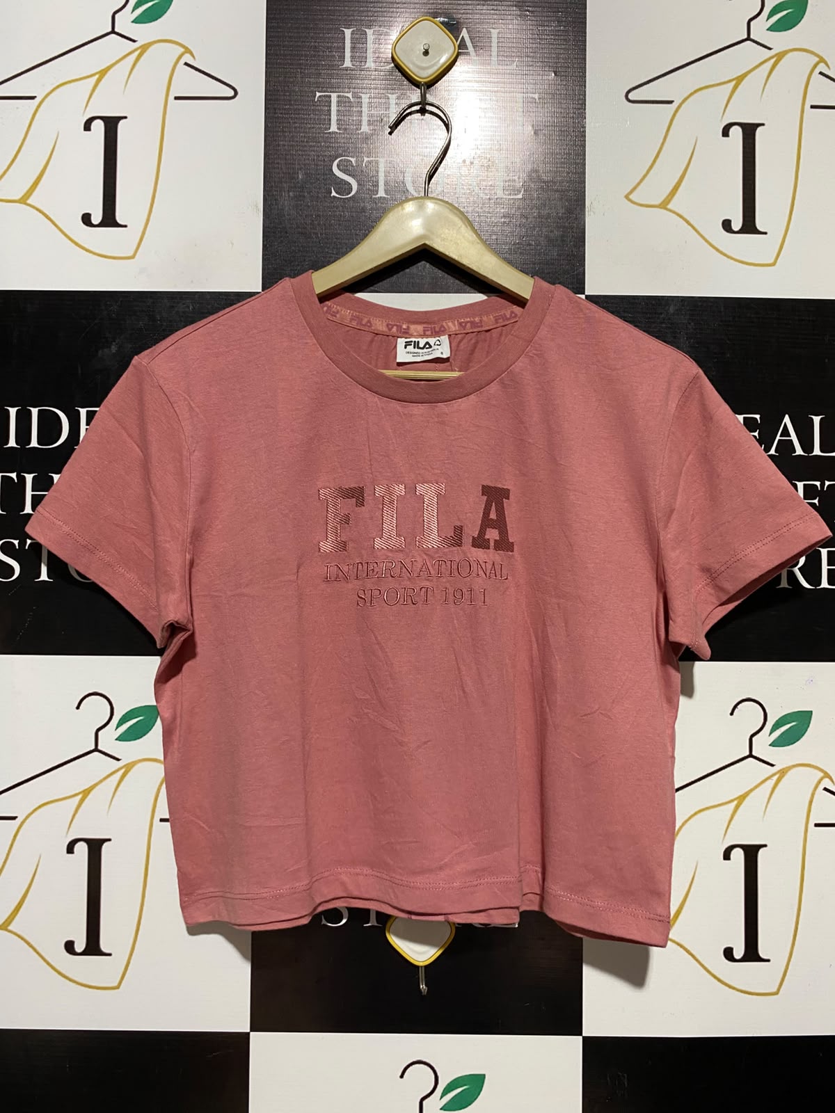 FILA |S| BUST 20| A10|  WOMEN'S INTERNATIONAL SPORT 1911 CROPPED ATHLETIC T-SHIRT – DUSTY ROSE PINK