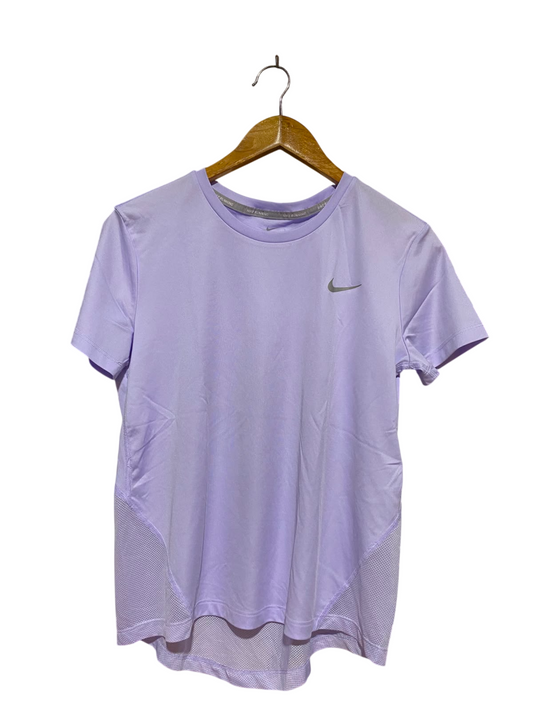 NIKE |S| BUST 19| B34| COMFORTABLE LIGHT PURPLE LILAC SHORT-SLEEVE ATHLETIC T-SHIRT WITH MESH HEM DETAILS
