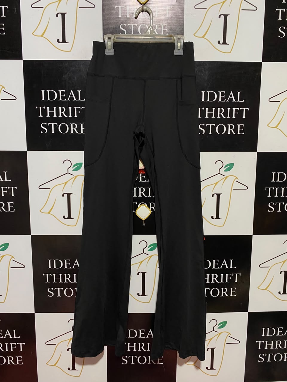 |M| WAIST 25| B34| HIGH-WAISTED BLACK FLARED YOGA PANTS WITH SIDE POCKETS