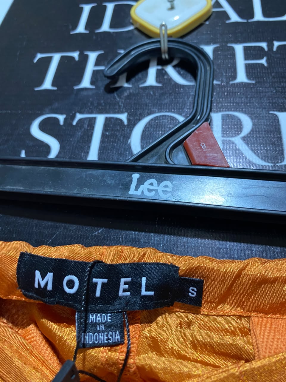 MOTEL |L| WAIST 32| B34| SHINY METALLIC ORANGE RUCHED PARACHUTE CARGO PANTS