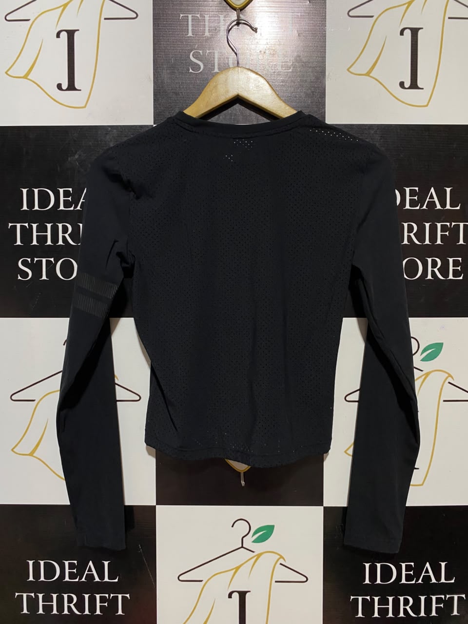 STRONGER |M| BUST 16| B34| WOMEN'S BLACK LONG SLEEVE ACTIVEWEAR CROP TOP
