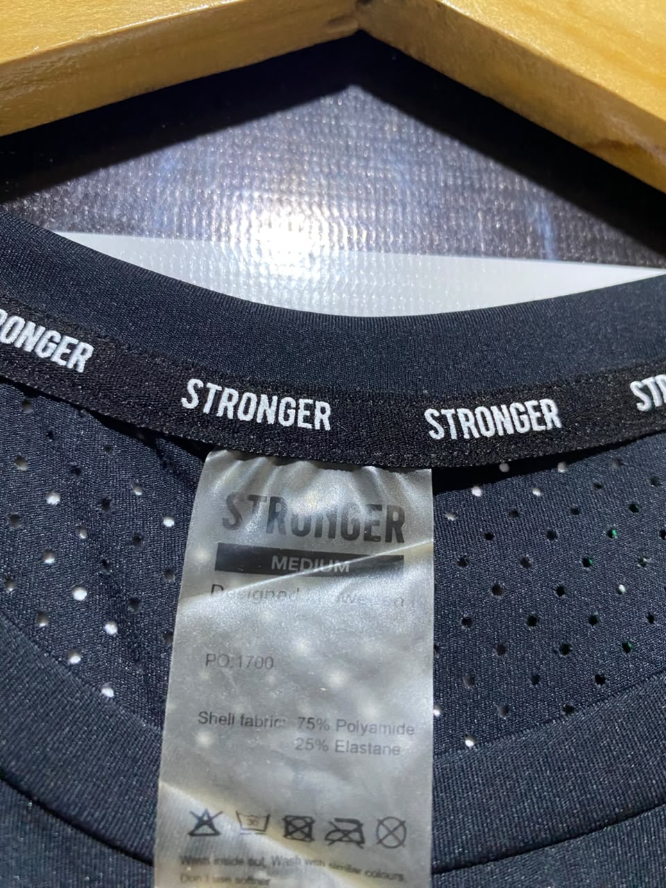 STRONGER |M| BUST 16| B34| WOMEN'S BLACK LONG SLEEVE ACTIVEWEAR CROP TOP