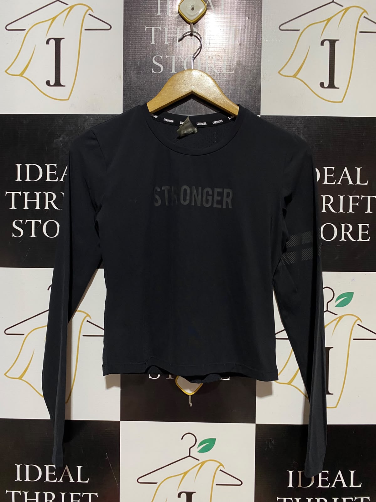STRONGER |M| BUST 16| B34| WOMEN'S BLACK LONG SLEEVE ACTIVEWEAR CROP TOP