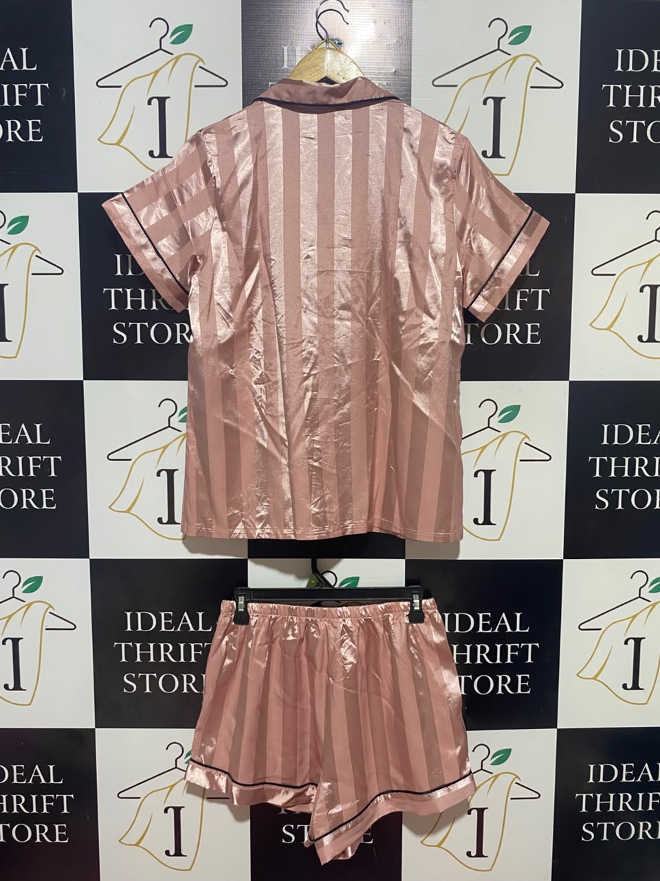 |L| B35| PREMIUM SILKY SATIN STRIPED SHORT-SLEEVE PYJAMA SET