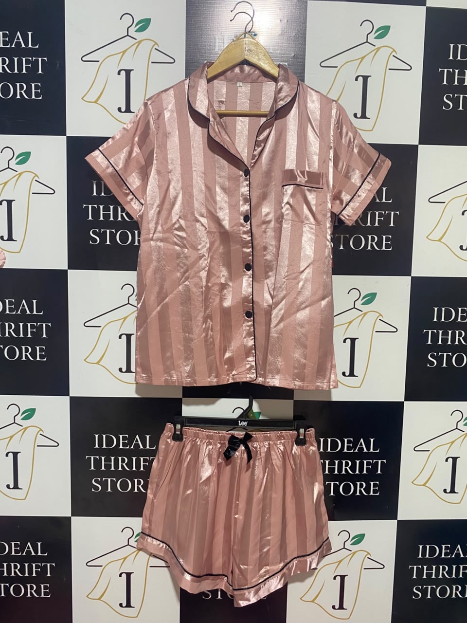 |L| B35| PREMIUM SILKY SATIN STRIPED SHORT-SLEEVE PYJAMA SET
