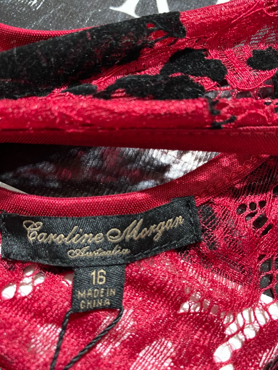 CAROLINE MORGAN |M| BUST 18| B35| WOMEN'S RED FLORAL LACE HIGH-LOW SLEEVELESS DRESS