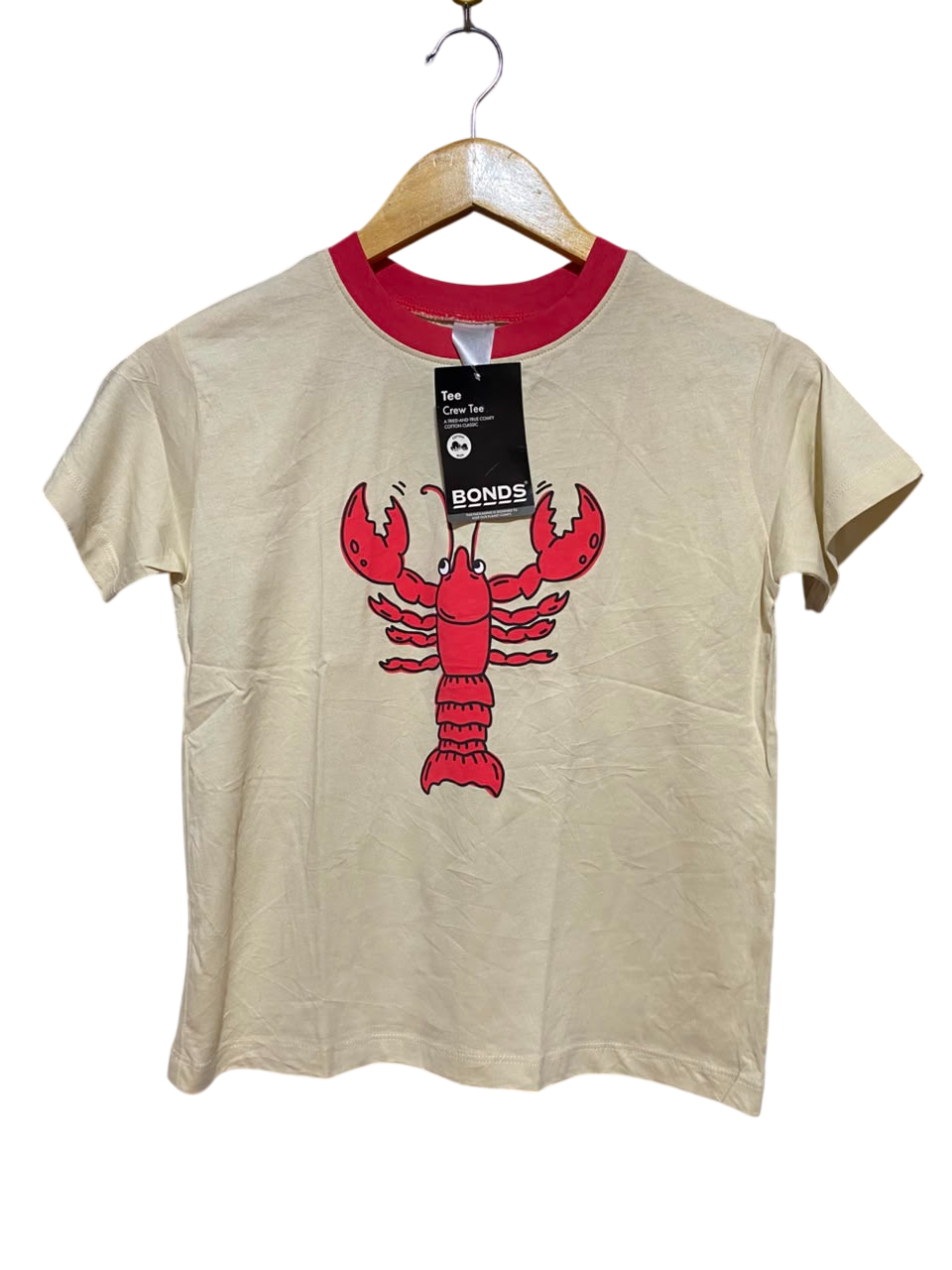 BONDS |S| BUST 16| B35| UNISEX CREW TEE WITH LOBSTER GRAPHIC PRINT IN CREAM AND RED