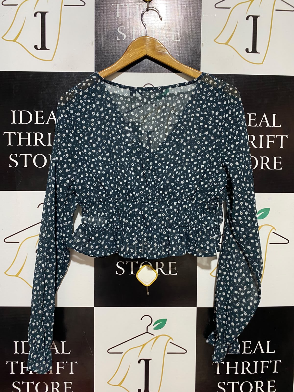 GLASSONS |S| BUST 17| B35| WOMEN'S FLORAL V-NECK BUTTON-FRONT CROP BLOUSE IN DARK TEAL GREEN