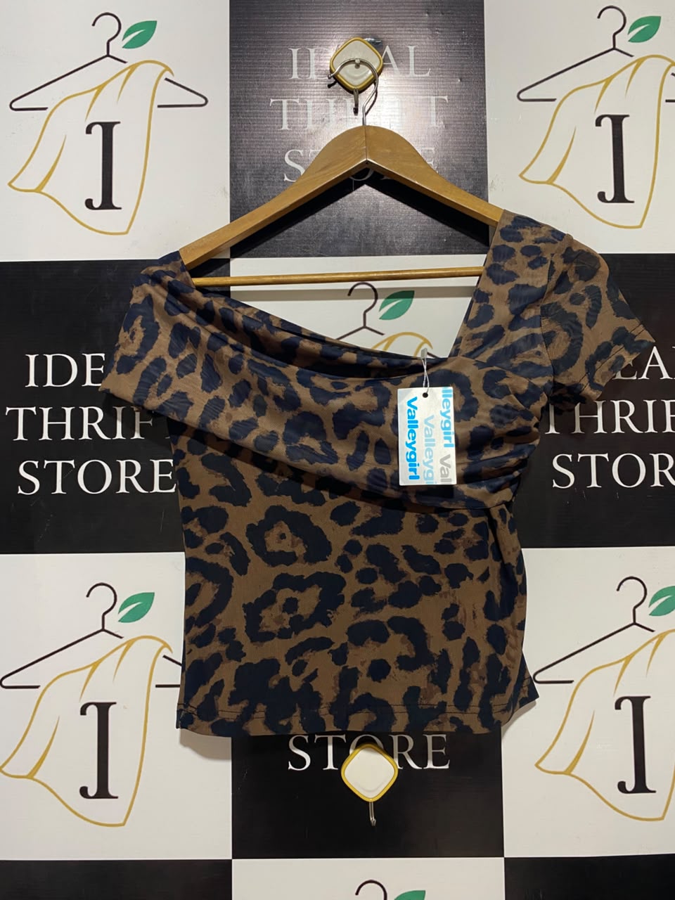 VALLEY GIRL |M| BUST 15| B35| WOMEN'S ASYMMETRICAL OFF-SHOULDER LEOPARD PRINT TOP IN BROWN AND BLACK