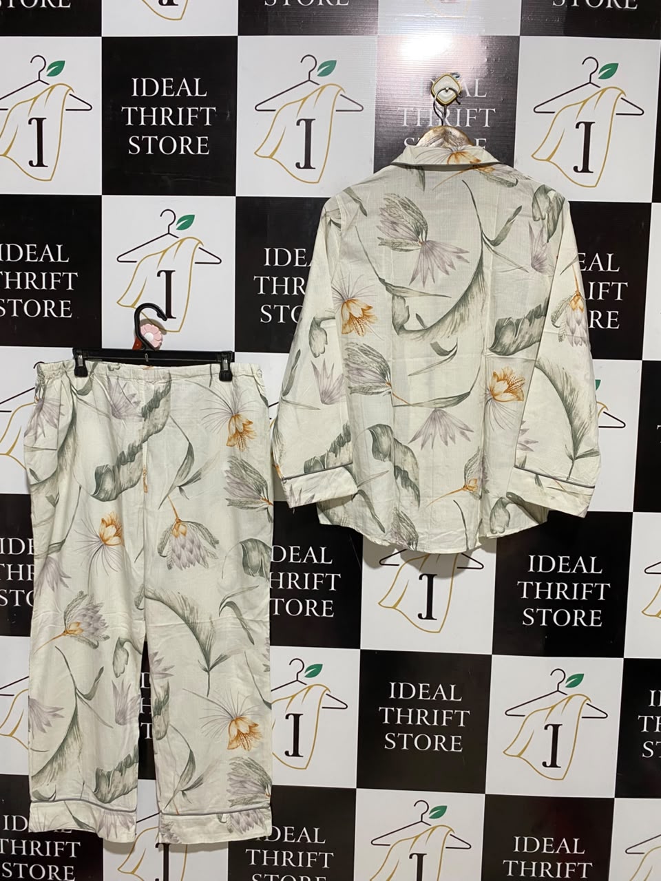 EMXEE |L| B35| WOMEN'S 2-PIECE BOTANICAL FLORAL NIGHTWEAR PYJAMA SET WITH BUTTON-DOWN SHIRT AND TROUSER PANTS IN CREAM