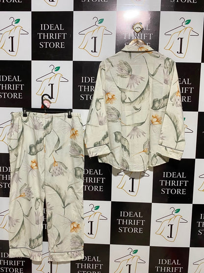 EMXEE |L| B35| WOMEN'S 2-PIECE BOTANICAL FLORAL NIGHTWEAR PYJAMA SET WITH BUTTON-DOWN SHIRT AND TROUSER PANTS IN CREAM