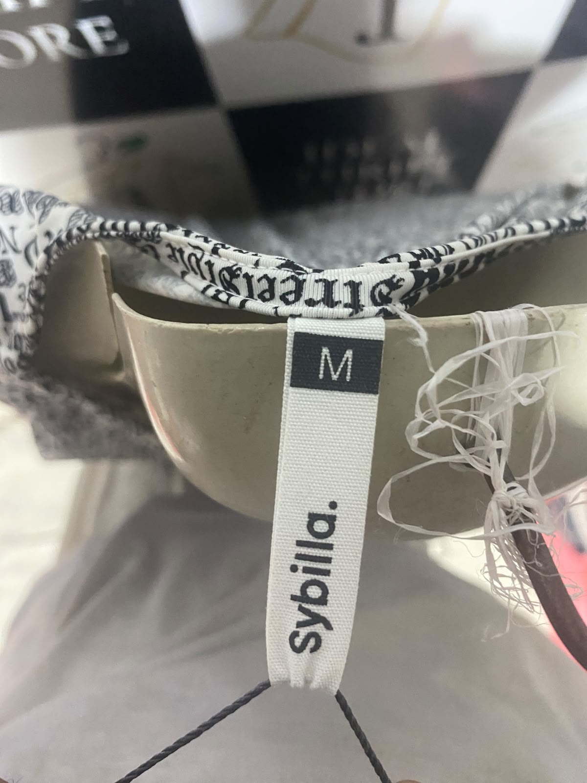 SYBILLA |M| BUST 16| B36| ALL-OVER TEXT PRINT HIGH-CUT SLEEVELESS BODYSUIT