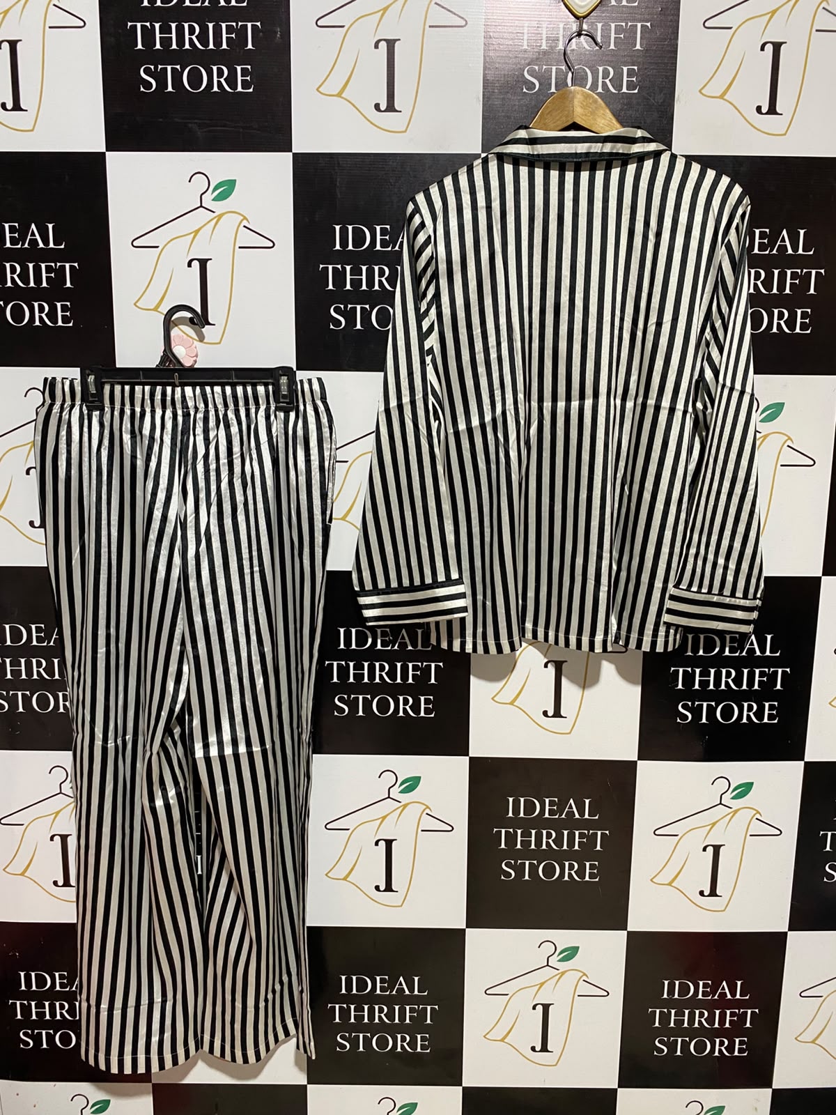 VICTORIAS SECRET |M| B36| SATIN STRIPED PAJAMA SET