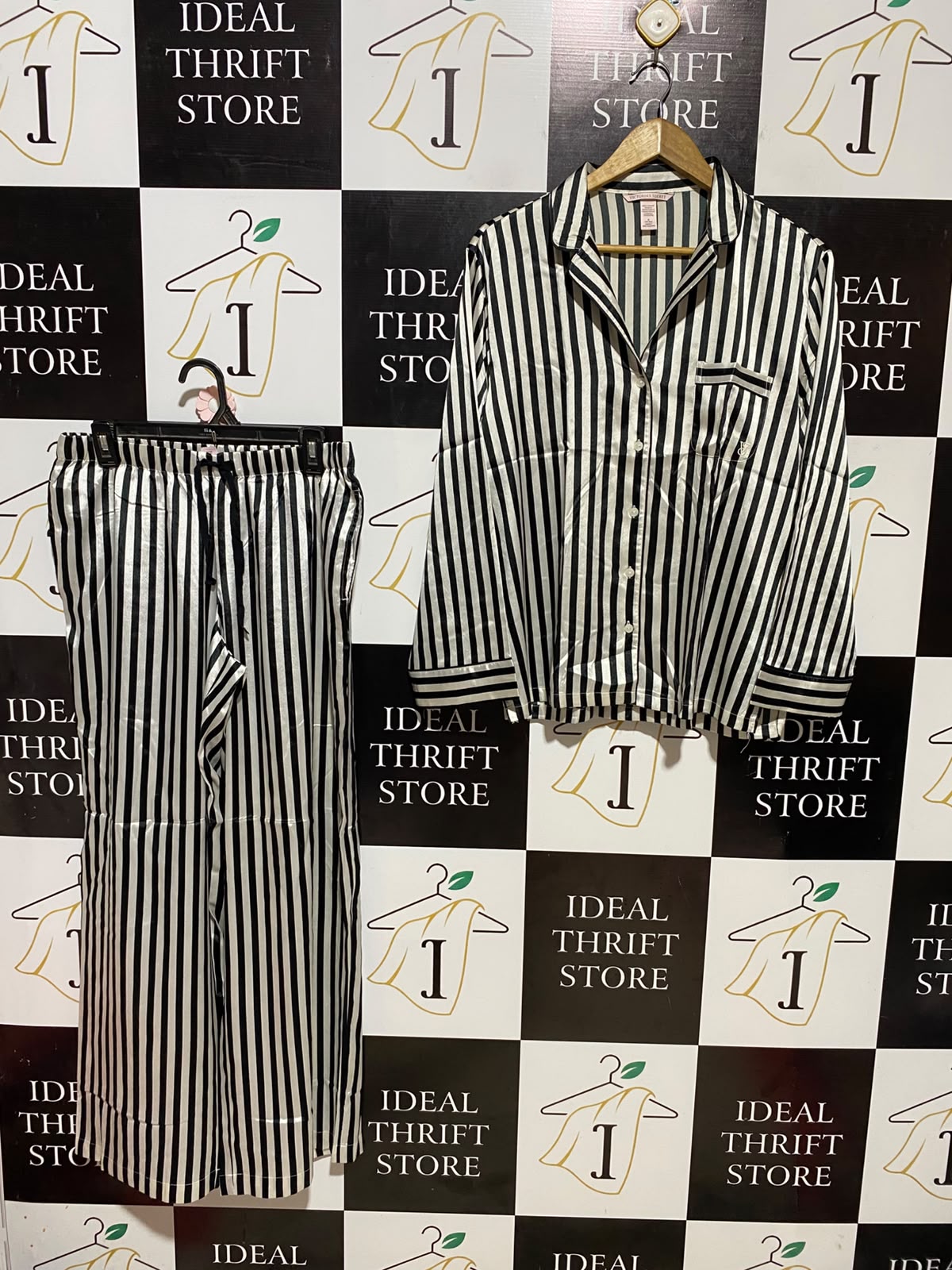 VICTORIAS SECRET |M| B36| SATIN STRIPED PAJAMA SET
