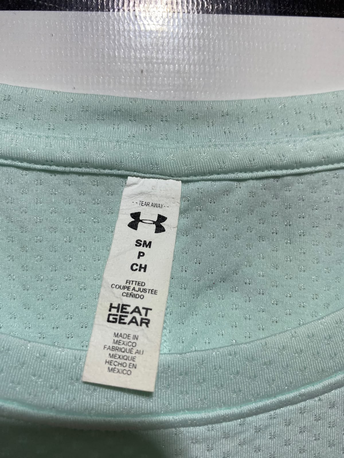UNDER ARMOUR |M| BUST 17| B36| WOMEN'S LIGHT GREY HOLOGRAPHIC GRAPHIC STRIPE ATHLETIC T-SHIRT -
