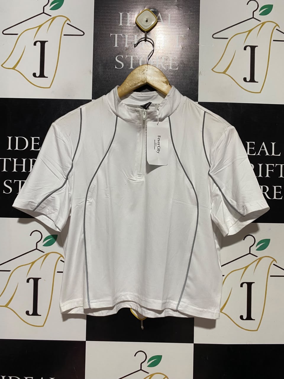 FEVER CITY |S| BUST 19| B37| WHITE HALF ZIP CROP TOP SHORT SLEEVE REFLECTIVE PIPING ATHLETIC TEE