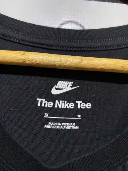 NIKE |XL| BUST 24| B37| BLACK SHORT SLEEVE T-SHIRT EMBROIDERED WHITE SWOOSH LOGO CLASSIC ATHLETIC TOP