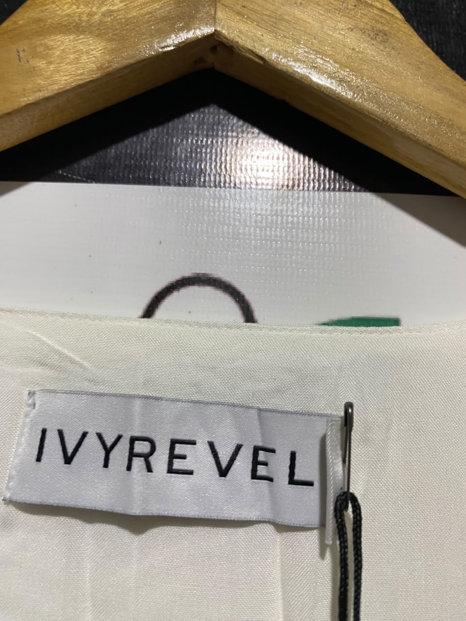 IVYREVEL |L| BUST 22| B37| OFF WHITE V-NECK BUTTON UP BLOUSE LONG SLEEVE OVERSIZED FLOWY SHIRT