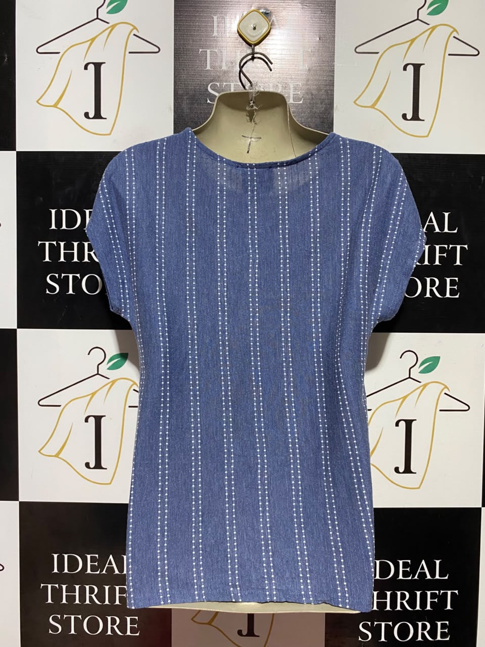 W5 |S| BUST FREE |B37| WOMEN'S CASUAL CHAMBRAY BLUE VERTICAL STRIPE ROUND NECK TOP WITH FRONT TIE