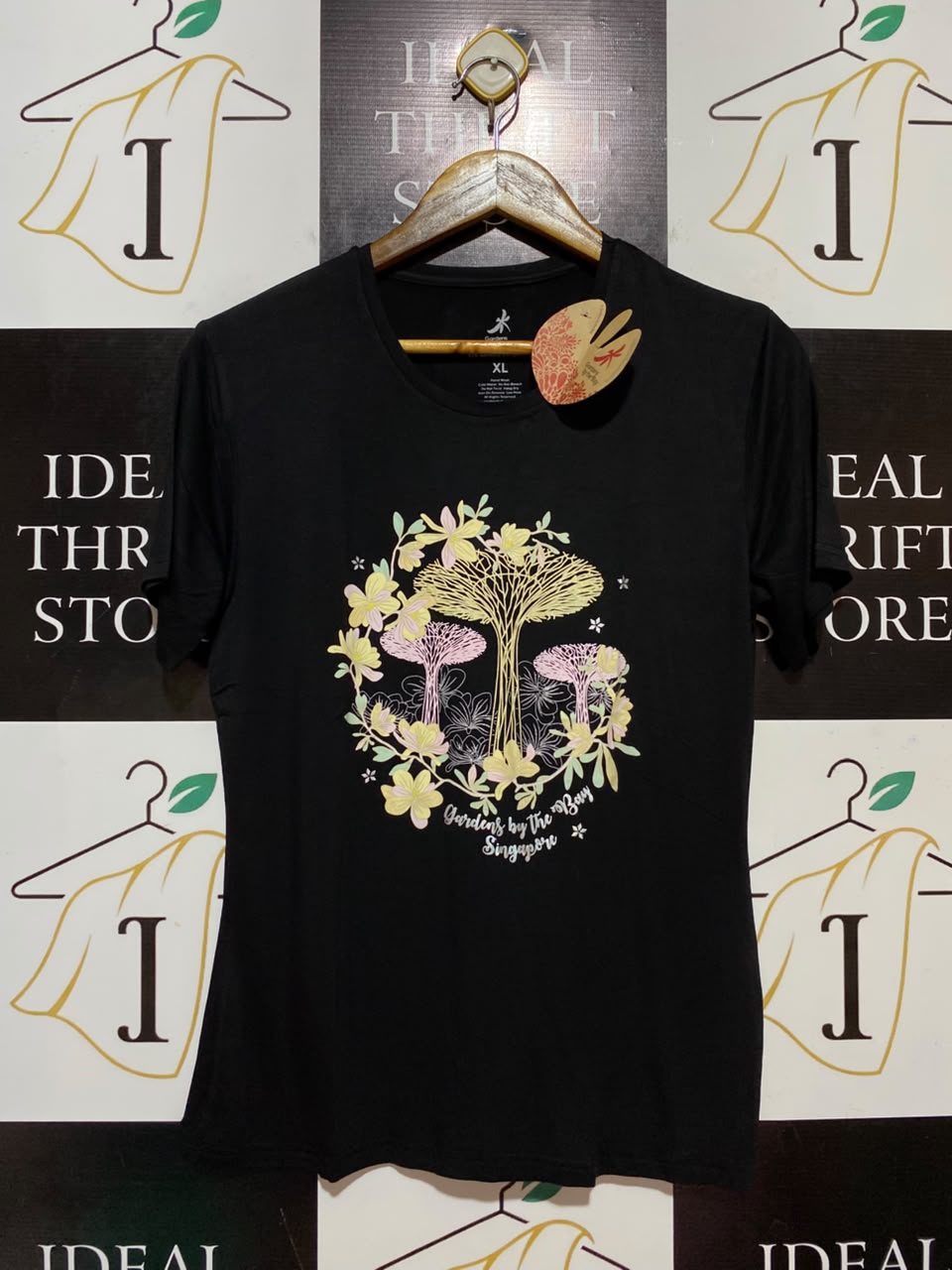 GARDENS |M| BUST 18| B36| SINGAPORE WOMEN'S SOUVENIR GRAPHIC T-SHIRT IN JET BLACK