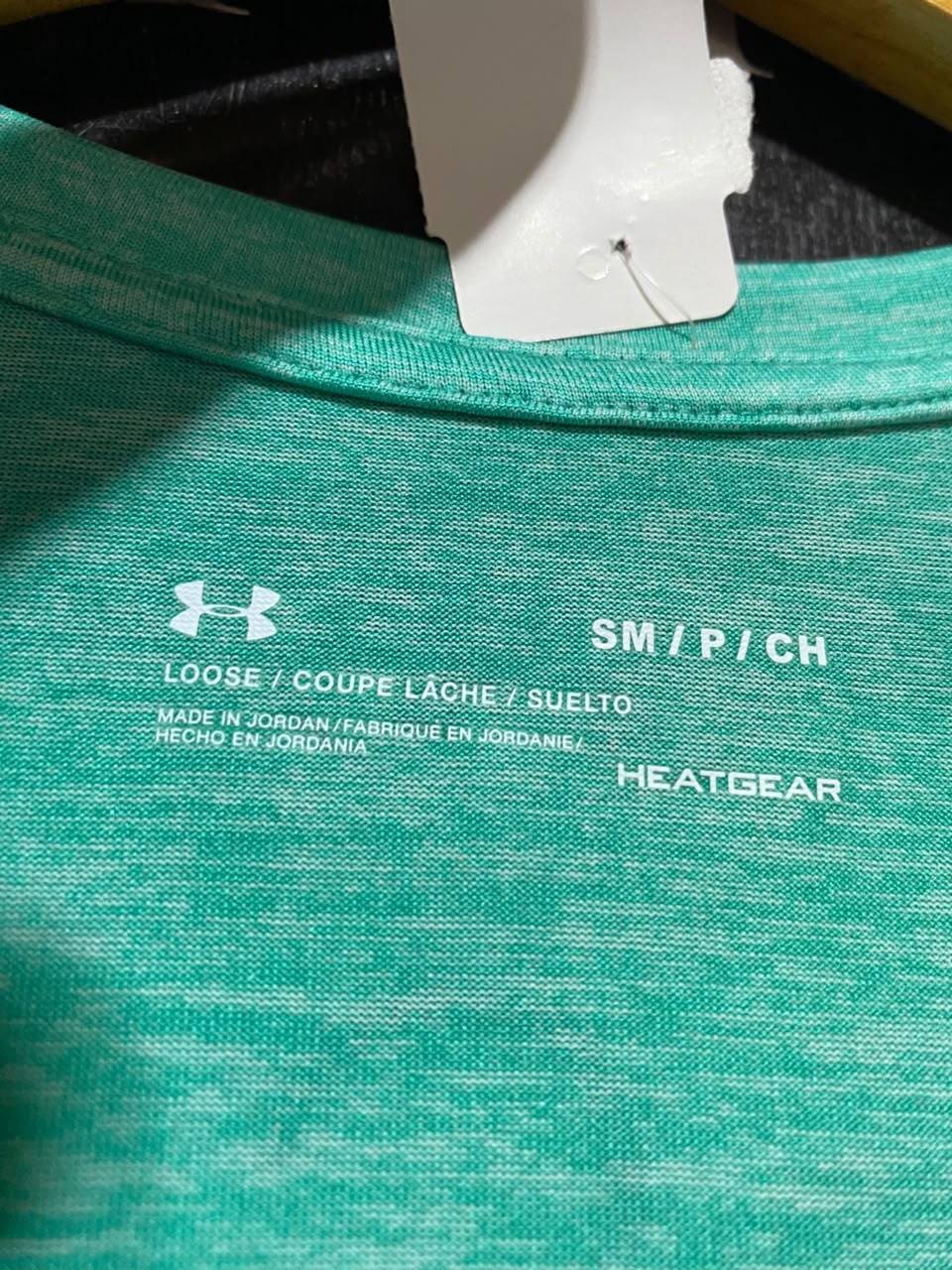 UNDER ARMOUR |M| BUST 18| B36| WOMEN'S HEATGEAR SHORT SLEEVE V-NECK ATHLETIC T-SHIRT IN HEATHER GREEN