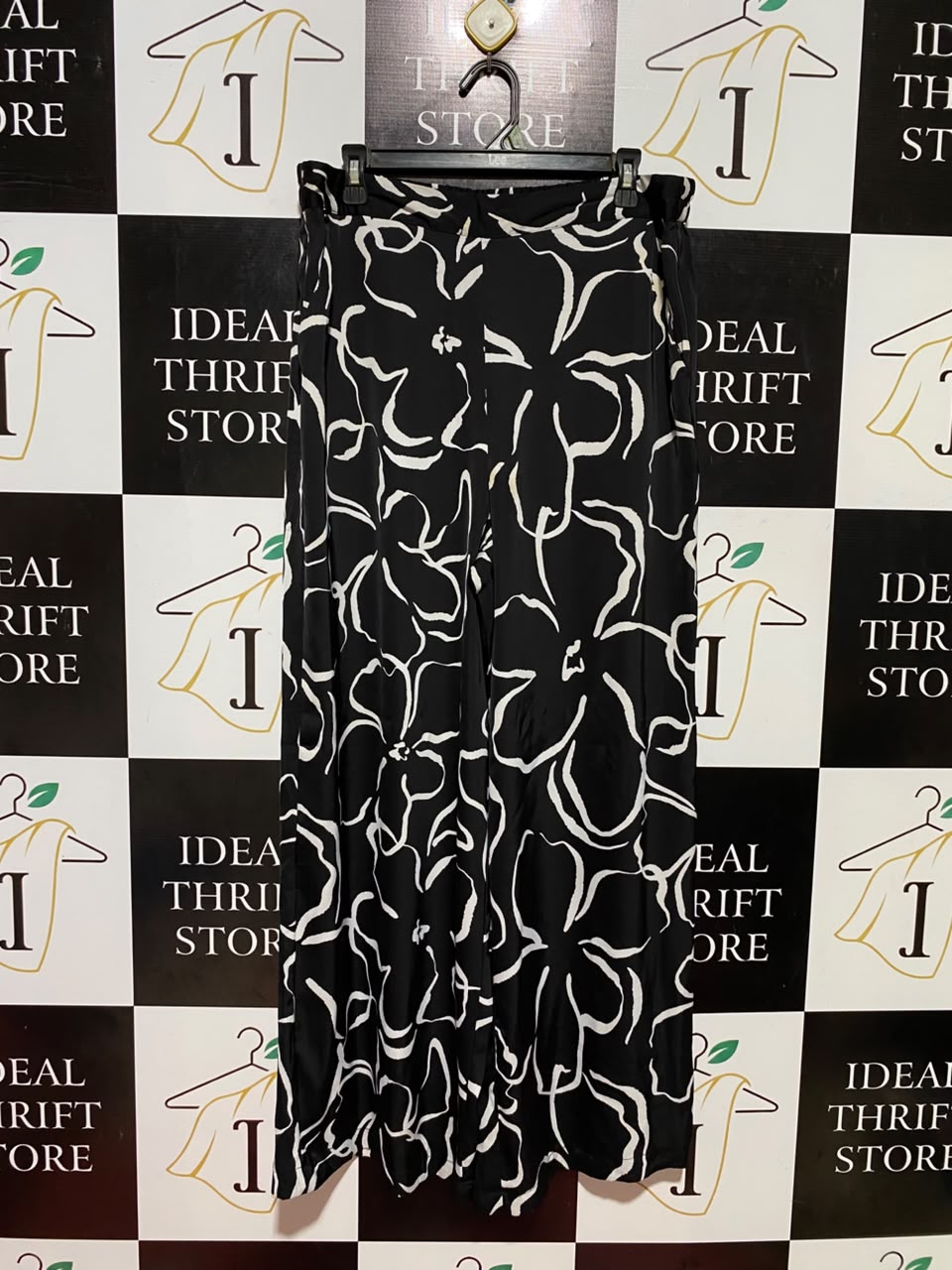 ANKO |XL| WAIST 34| B36| ELEGANT BLACK AND WHITE FLORAL PRINT WIDE-LEG PANTS - HIGH-WAISTED STYLISH TROUSERS FOR WOMEN
