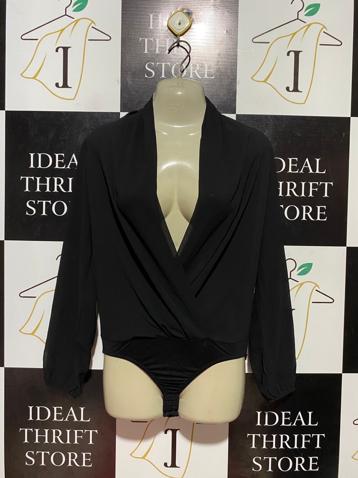 BOOHOO |L| BUST 20| B38| WOMEN'S BLACK DEEP V-NECK LONG SLEEVE BODYSUIT