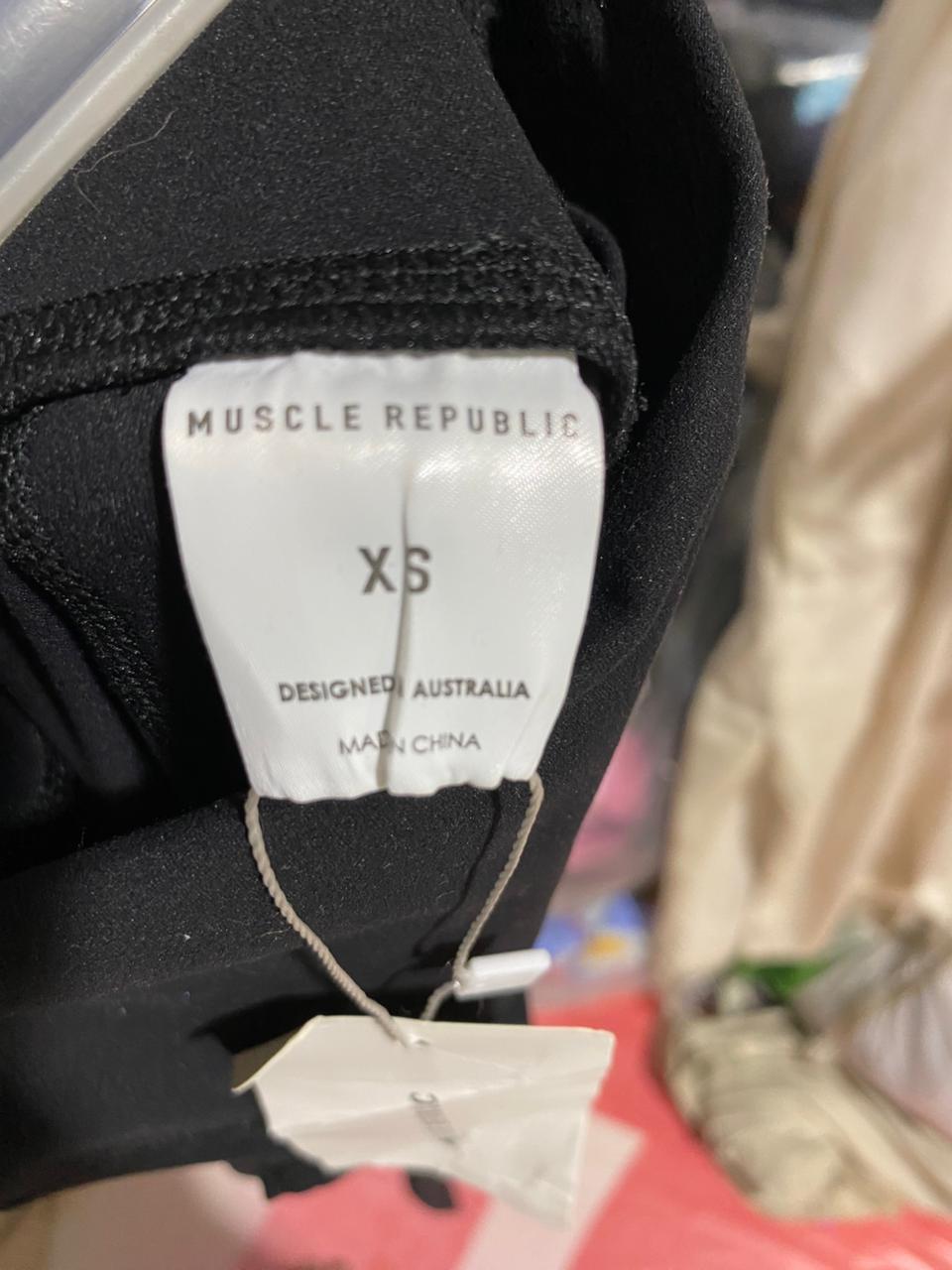 MUSCLE REPUBLIC |XS| WAIST 18| B37| BLACK ACTIVEWEAR LEGGINGS - HIGH-WAISTED FULL-LENGTH COMPRESSION PANTS