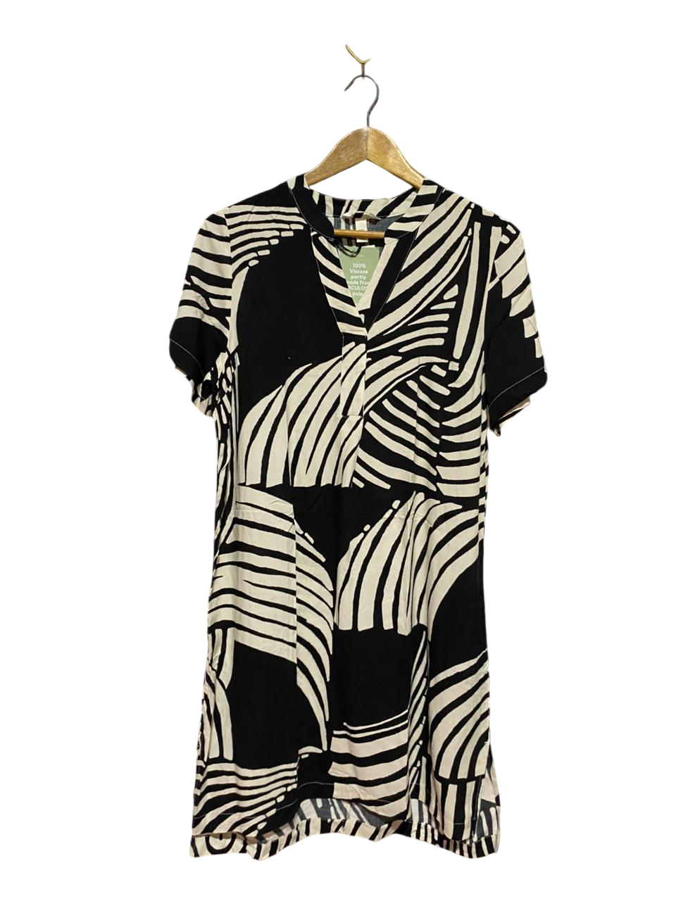 H&M |M| BUST 19| B38| BLACK AND WHITE GEOMETRIC ABSTRACT SHIFT DRESS