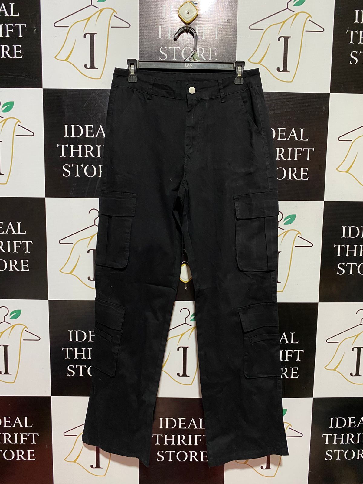 NF |L| WAIST 29| B38| CLASSIC BLACK MULTI-POCKET CARGO PANTS WITH STRAIGHT-LEG FIT