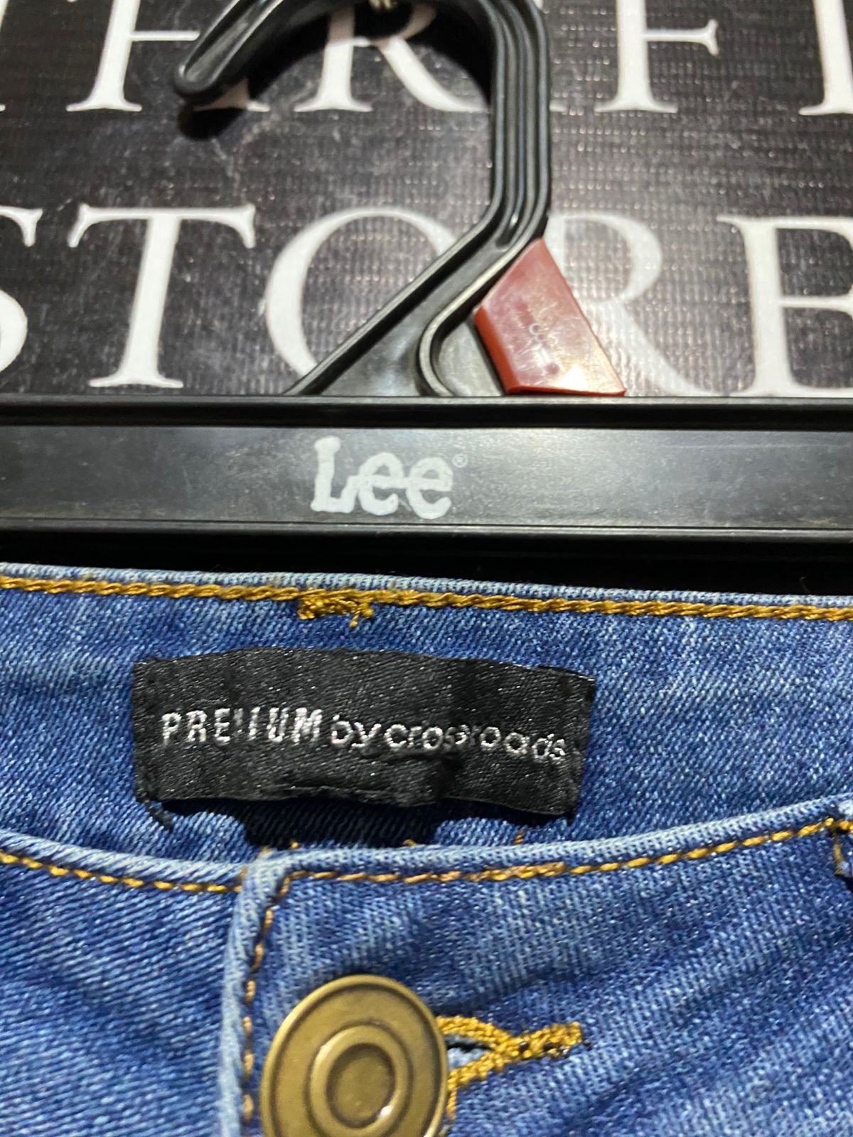 CROSS ROADS |M| WAIST 27| B38| PREMIUM HIGH-WAISTED BLUE JEANS WITH DISTRESSED FRINGE HEMLINE