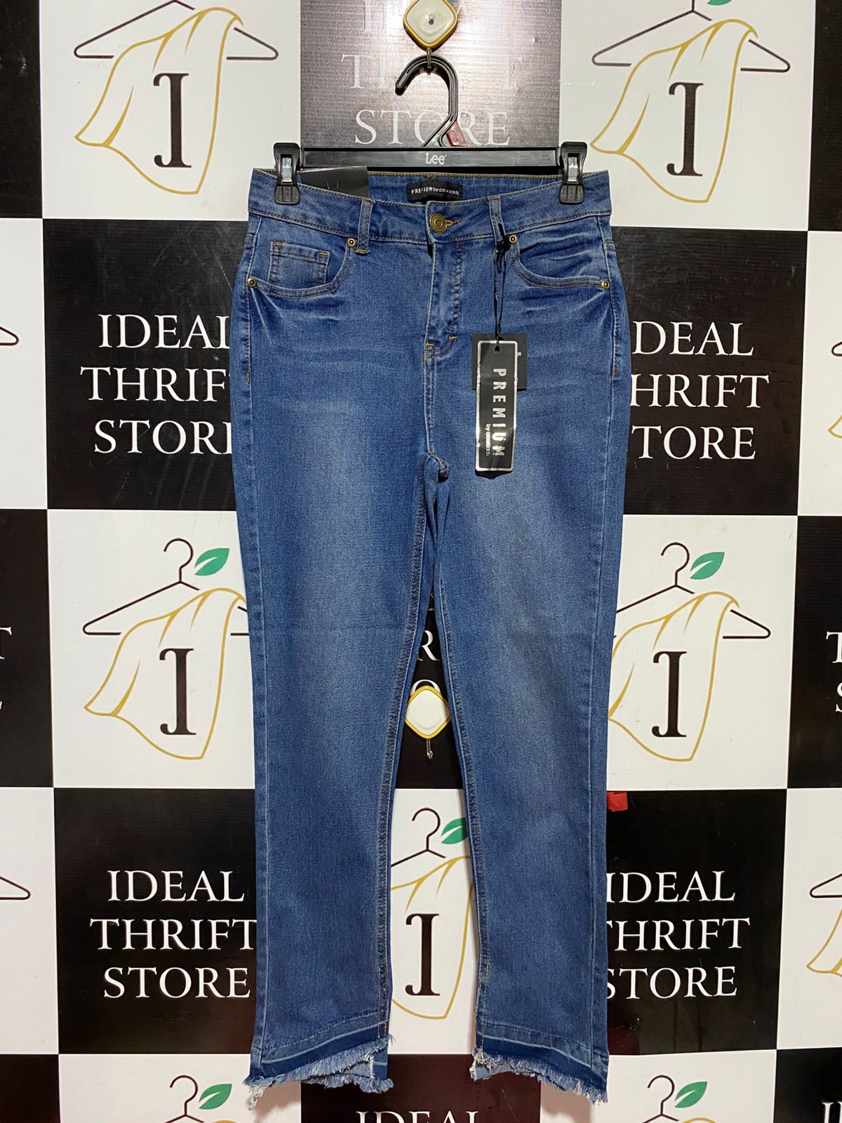 CROSS ROADS |M| WAIST 27| B38| PREMIUM HIGH-WAISTED BLUE JEANS WITH DISTRESSED FRINGE HEMLINE
