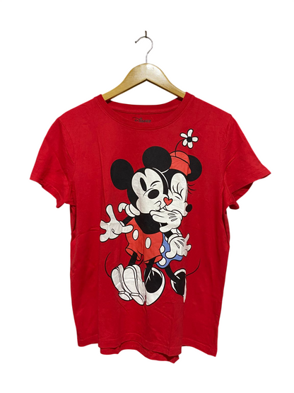 DISNEP |M| BUST 21| B38| MICKEY AND MINNIE MOUSE KISSING RED GRAPHIC T-SHIRT