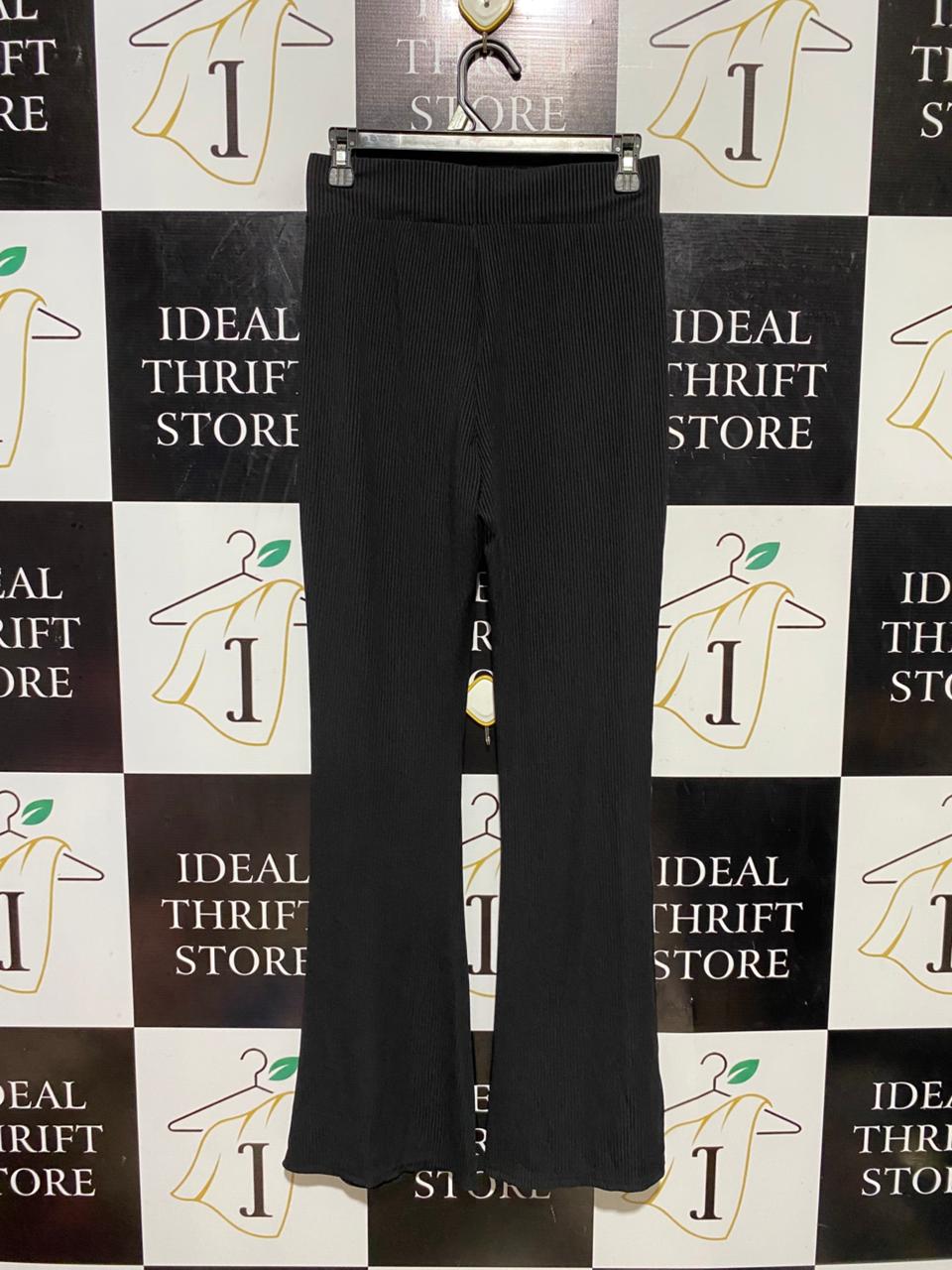 |S| WAIST 26| B39| BLACK HIGH-WAISTED RIBBED KNIT FLARE PANTS